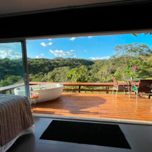 Bangalô Angico com vista para cachoeira Dhyana
