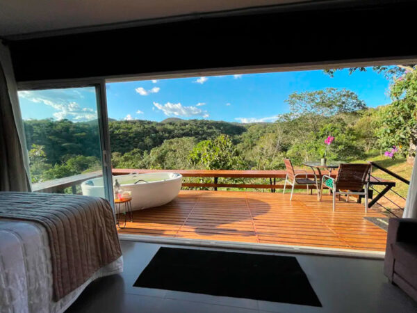 Bangalô Angico com vista para cachoeira Dhyana